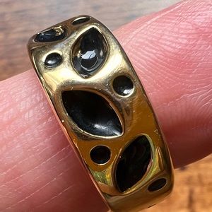 18k gold and enamel ring
